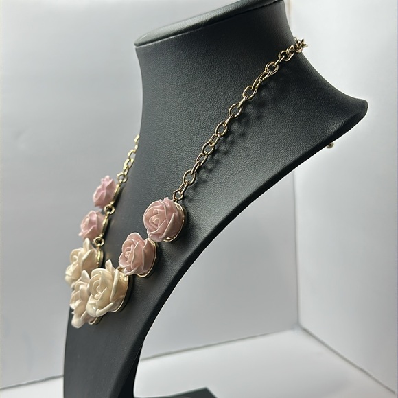 Elegant Floral Rose Necklace Charm - Picture 5 of 6